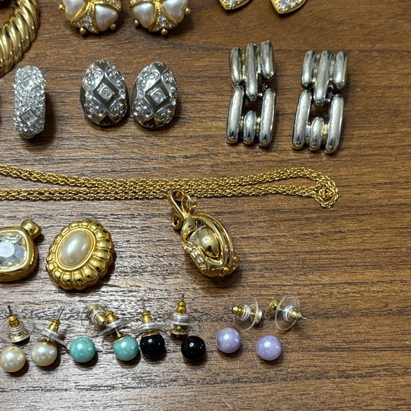 Lot of 10 Vintage Joan River Gold Sliver Earring ,Necklace & Bracelet Collection